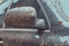 Чому восени важливо частіше мити автомобіль і як захистити кузов від бруду та реагентів