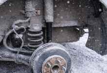 Почему амортизаторы выходят из строя после езды по зимним ямам