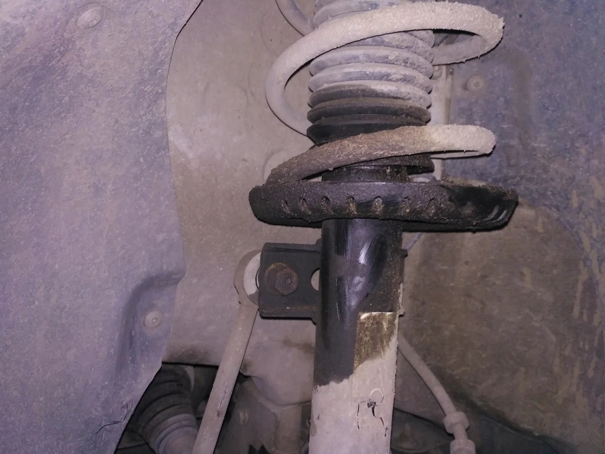 ТОП-9 признаков изношенных амортизаторов