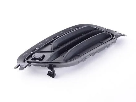 Решетка бампера BMW 51117347945