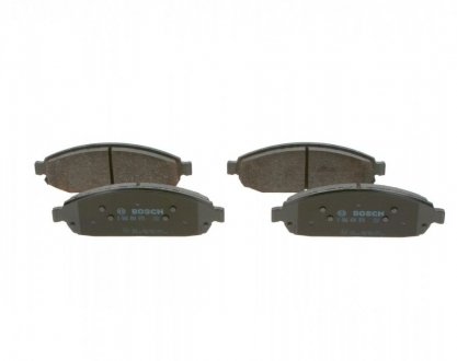 Тормозные колодки дисковые передние с интегрированным контактом датчика износа 0 986 494 370 BOSCH 0986494370