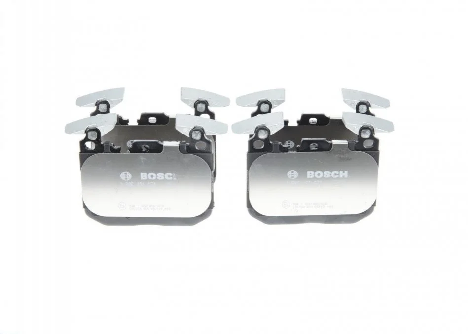 Тормозные колодки передние дисковые BOSCH 0 986 494 674 (фото 1)