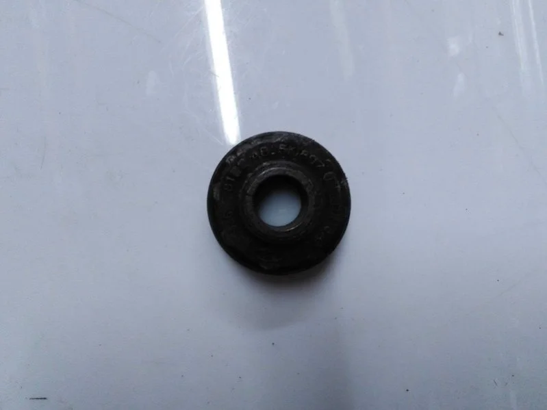 Сайлентблок важеля переднього задній Escort 86-90 FORD 1652910 (фото 1)