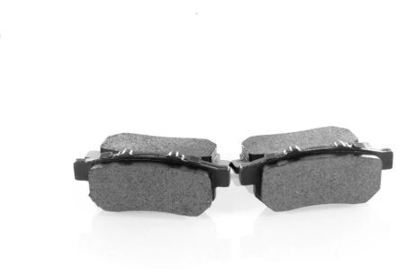 Тормозные колодки дисковые GM 90297552