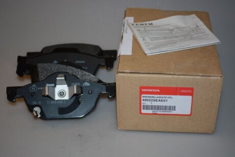 Тормозные колодки передние дисковые HONDA 45022SEAE01