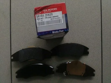 Тормозные колодки передние дисковые Hyundai/Kia/Mobis 581012FA20
