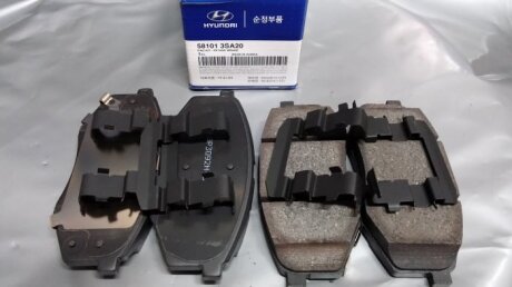 Гальмівні колодки передні дискові Hyundai/Kia/Mobis 581013SA20
