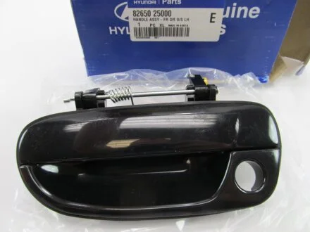 Ручка двери левая Hyundai/Kia/Mobis 8265025000