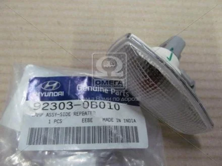 Указ. эт. на крыле лев.=пра. HYUN GETZ (выр-во Mobis) Hyundai/Kia/Mobis 923030B010