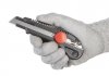 Нож с металлической направляющей под лезвие 18 мм с винтовым фиксатором Intertool HT-0502 (фото 15)