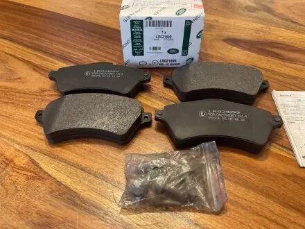 Тормозные колодки передние дисковые LAND ROVER LR021899