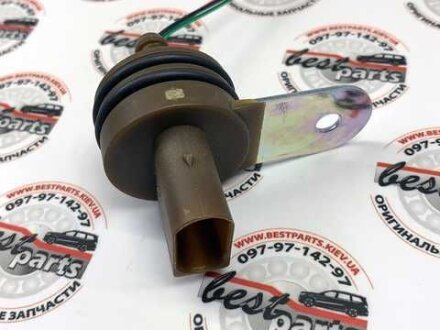 Датчик уровня масла двигателя LAND ROVER LR136706