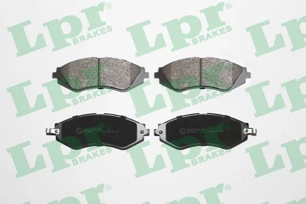 Тормозные колодки передние дисковые LPR 05P1208 (фото 1)