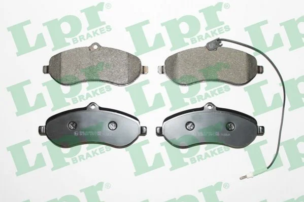 Тормозные колодки передние дисковые LPR 05P1348 (фото 1)