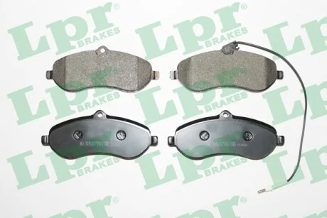 Тормозные колодки передние дисковые LPR 05P1348
