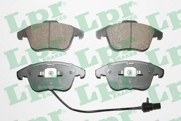 Тормозные колодки передние дисковые LPR 05P1391 (фото 1)