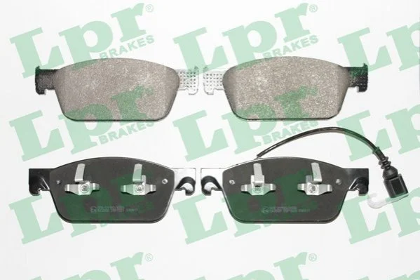 Тормозные колодки передние дисковые LPR 05P1551 (фото 1)