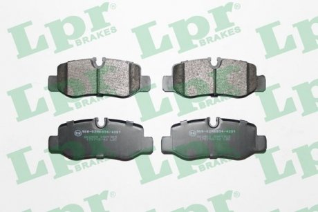 Комплект тормозных колодок из 4 шт. дисков LPR 05P1905 (фото 1)