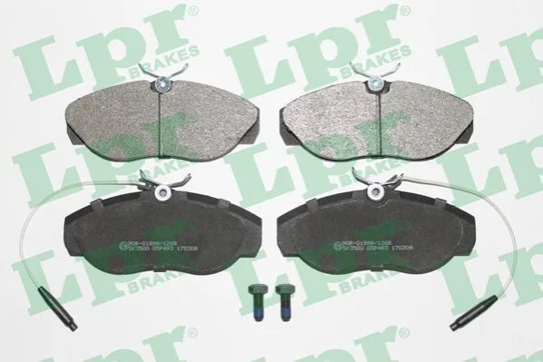 Тормозные колодки передние дисковые LPR 05P493 (фото 1)