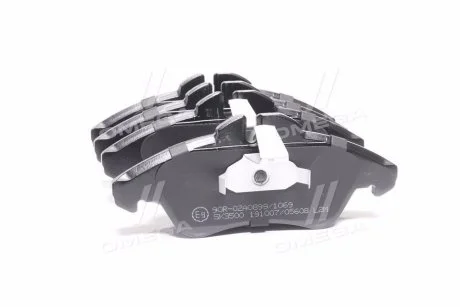 Тормозные колодки передние дисковые LPR 05P608