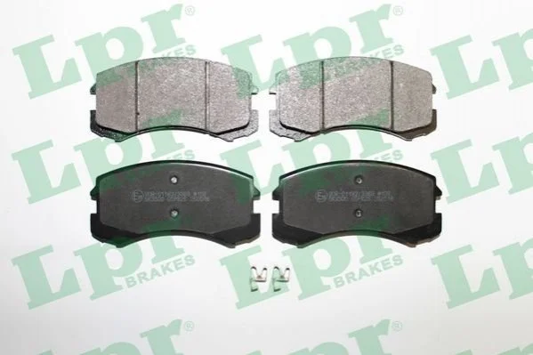 Тормозные колодки передние дисковые LPR 05P826 (фото 1)