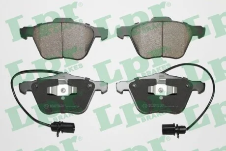 Тормозные колодки передние дисковые LPR 05P971