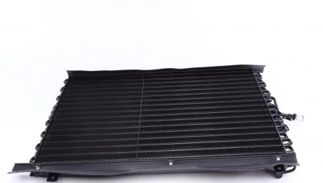 Радіатор кондиціонера (Конденсатор) без осушувача MAHLE / KNECHT AC 133 000S