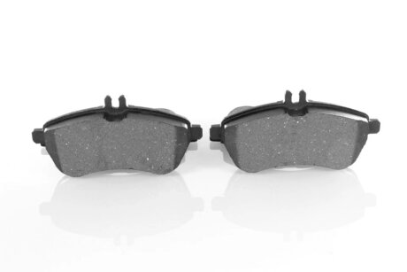 Колодки тормозные передние MERCEDES-BENZ A0004200305