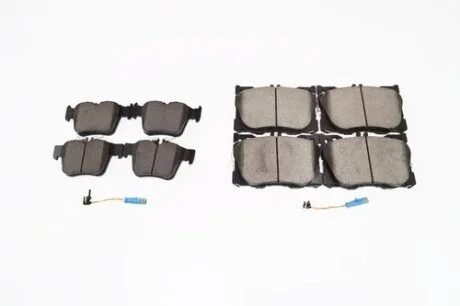 Тормозные колодки передние дисковые MERCEDES-BENZ A0004204900
