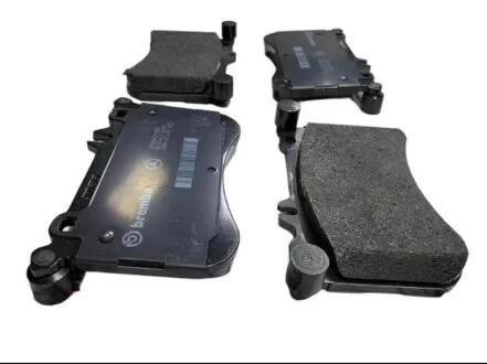 Тормозные колодки передние дисковые MERCEDES-BENZ A0004207404
