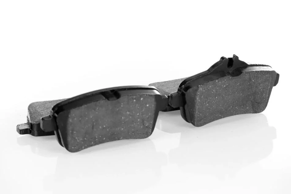 Тормозные колодки задние дисковые MERCEDES-BENZ A0004208704 (фото 1)