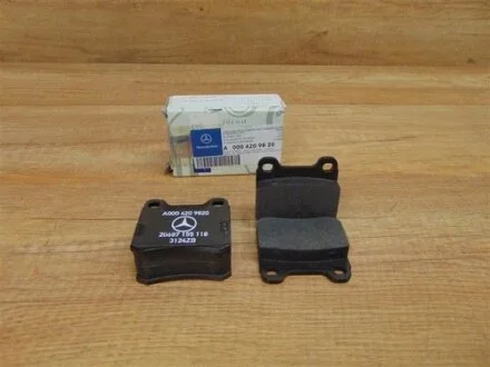 Тормозные колодки дисковые MERCEDES-BENZ A0004209820