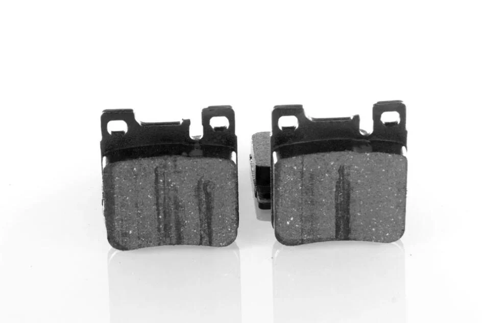 Тормозные колодки задние дисковые MERCEDES-BENZ A0024208020 (фото 1)