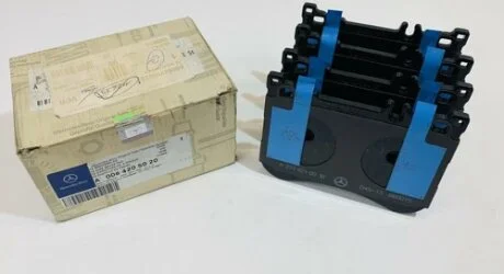 Гальмівні колодки передні дискові MERCEDES-BENZ A0064205020