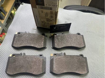 Колодки тормозные передние MERCEDES-BENZ A007420632090