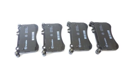 Гальмівні колодки передні дискові MERCEDES-BENZ A0074206920