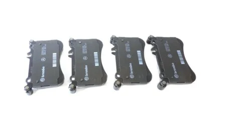 Тормозные колодки передние дисковые MERCEDES-BENZ A0074206920