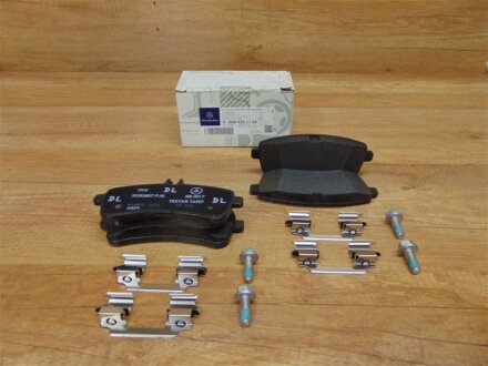 [Замена на A0004204604] Колодка тормозная комплект из MERCEDES-BENZ A0084201120