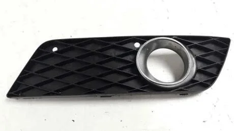 Накладка решітки бампера MERCEDES-BENZ A1698870525