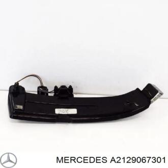 Повторитель указателя поворота в зеркале MERCEDES-BENZ A2129067301