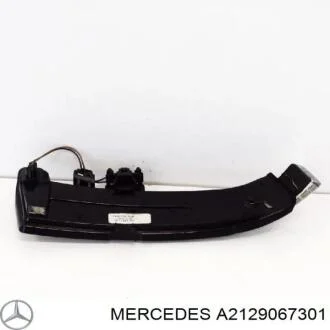 Повторитель указателя поворота в зеркале MERCEDES-BENZ A2129067301