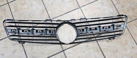 Решітка радіатора передня MERCEDES-BENZ A2188880023