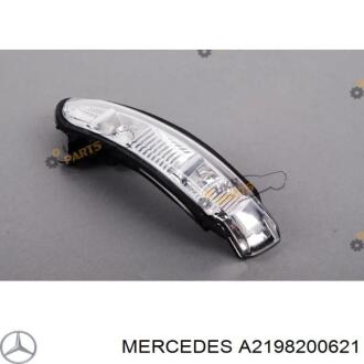 Фонарь указателя поворота MERCEDES-BENZ A2198200621