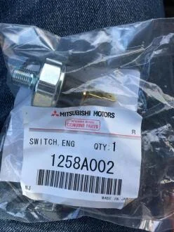 Датчик тиску оливи MITSUBISHI 1258A002