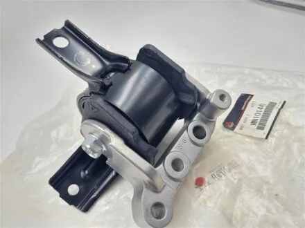 Подушка двигуна MITSUBISHI MN101441