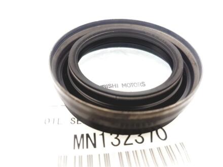 Сальник полуоси MITSUBISHI MN132370