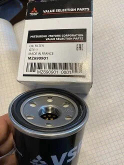 Масляний фільтр гвинт накручуваний MITSUBISHI MZ690901