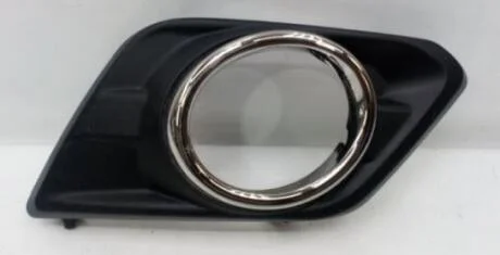 Решітка переднього бампера NISSAN 622564BA0B