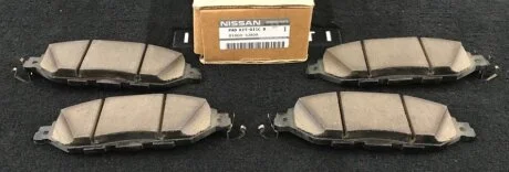 Тормозные колодки передние дисковые NISSAN D10603JA0A