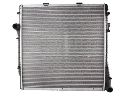 Радіатор охолодження BMW X5 E53 (00-) 3.0-4.8i (вир-во) NISSENS 60787A